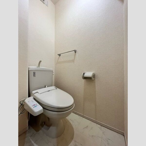 トイレ (トイレ)