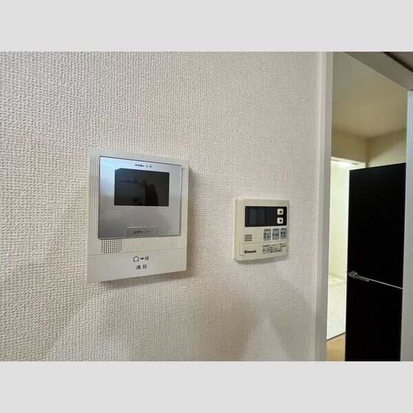 その他設備 (モニタ付インターホン　給湯器リモコン)