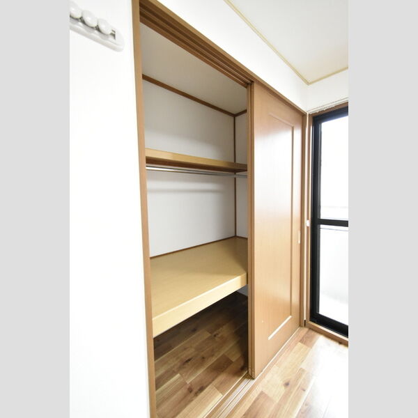 収納 (洋室①クローゼット)