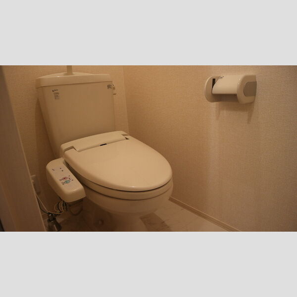 トイレ (トイレ)