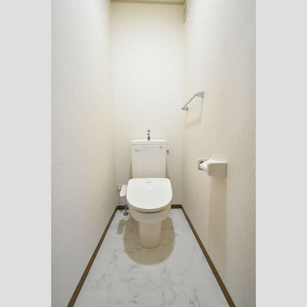 トイレ (トイレ)