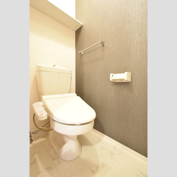 トイレ (トイレ)
