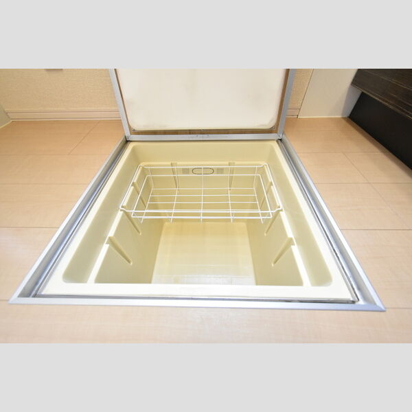 収納 (床下収納)