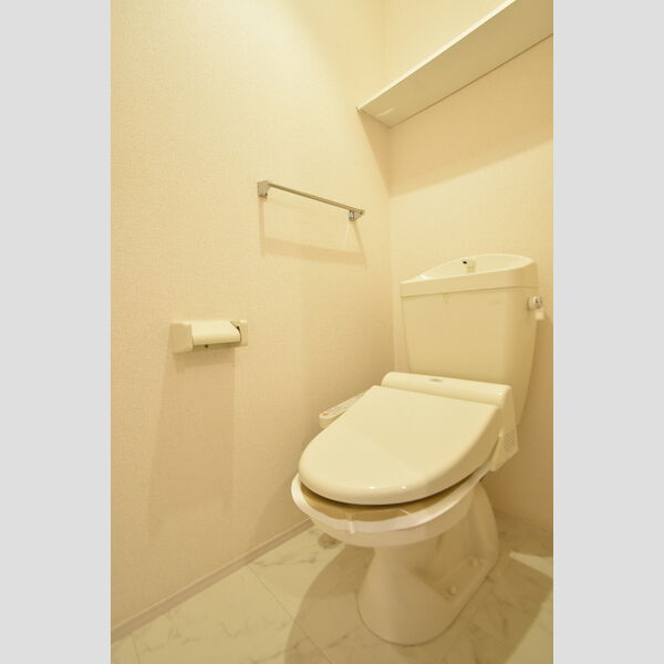 トイレ (トイレ)