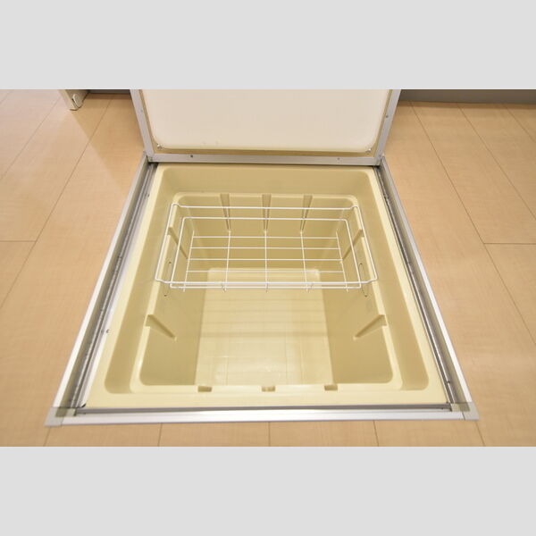 収納 (床下収納)