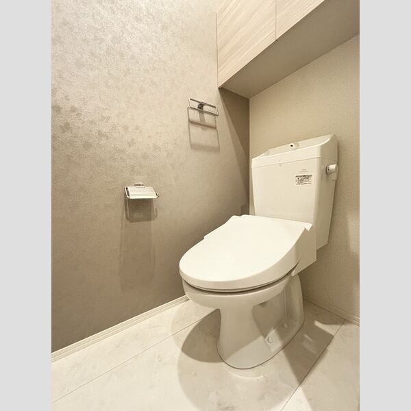 トイレ (トイレ)