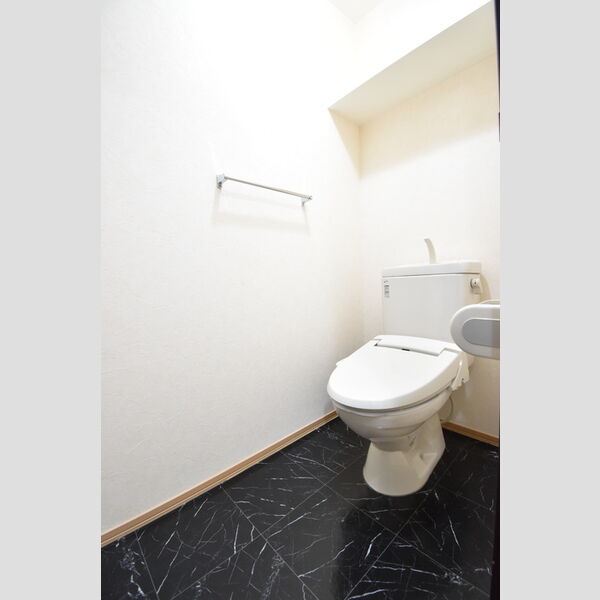 トイレ (トイレ)