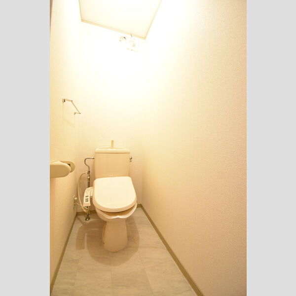 トイレ (トイレ)