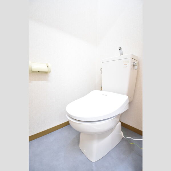 トイレ (トイレ)
