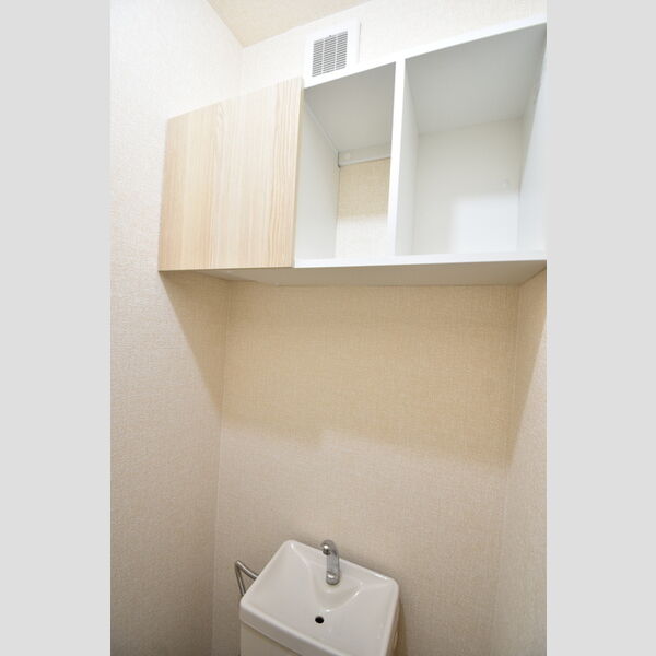 トイレ (アッパーキャビネット)
