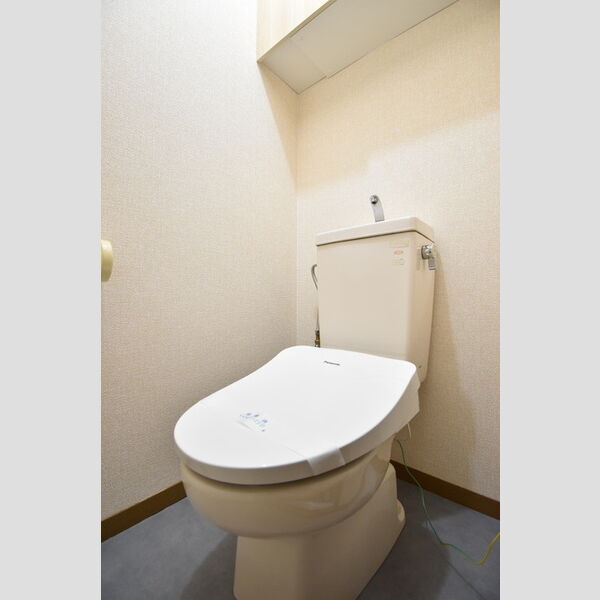 トイレ (トイレ)