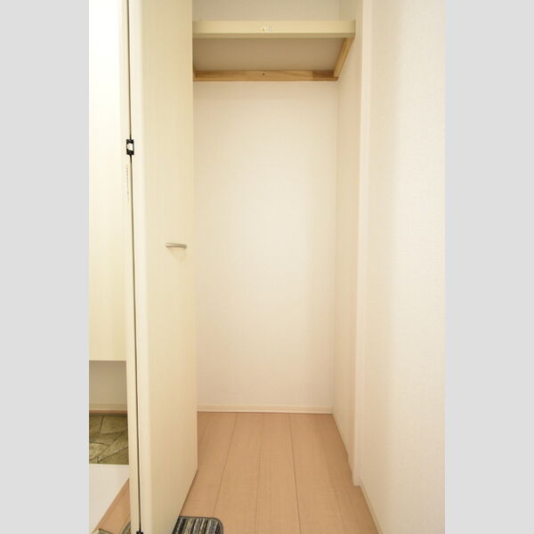 収納 (玄関物入)