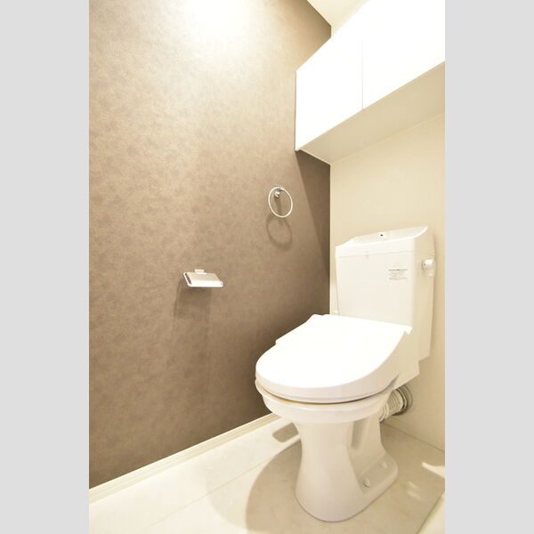 トイレ (トイレ)