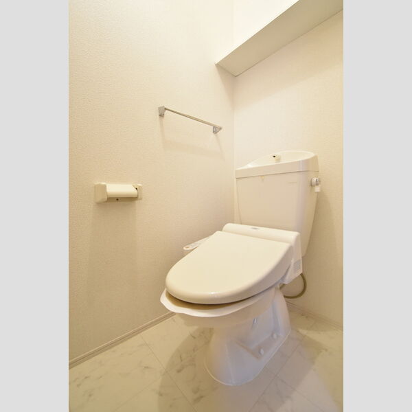 トイレ (トイレ)