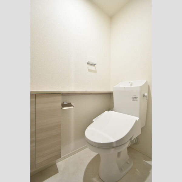 トイレ (トイレ)