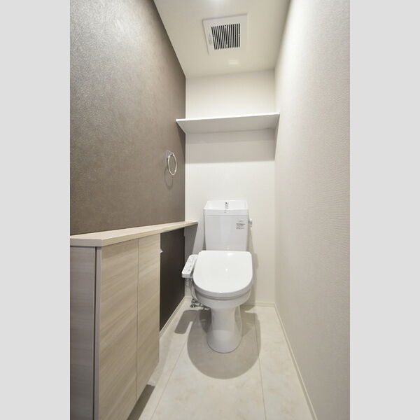 トイレ (トイレ)