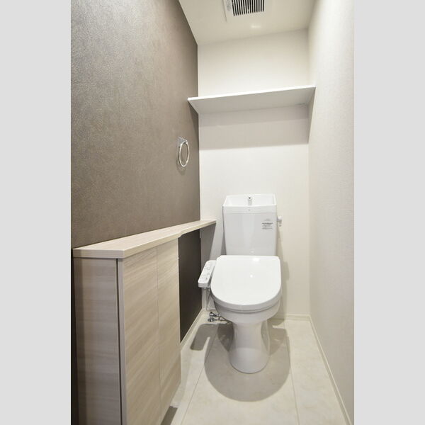 トイレ (トイレ)