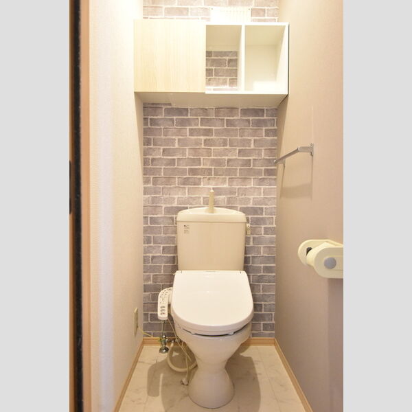 トイレ (トイレ)