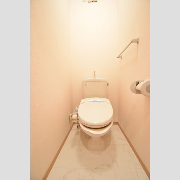 トイレ (トイレ)