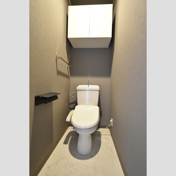 トイレ (トイレ)
