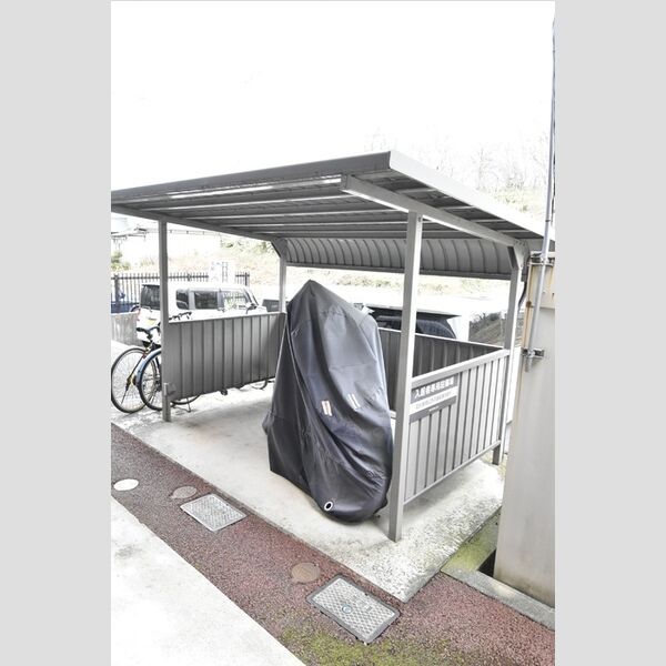 その他 (駐輪場)