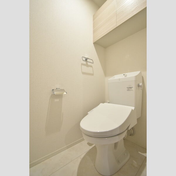 トイレ (トイレ)