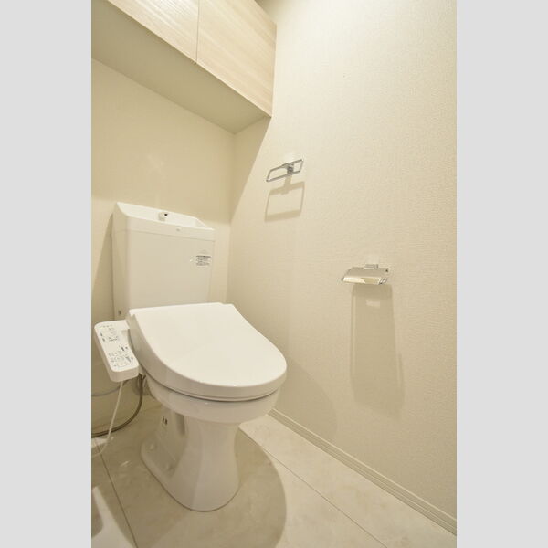 トイレ (トイレ)