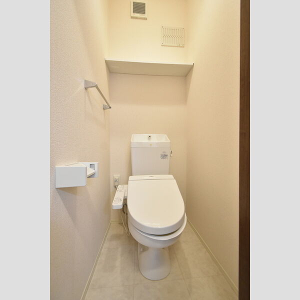 トイレ (トイレ)