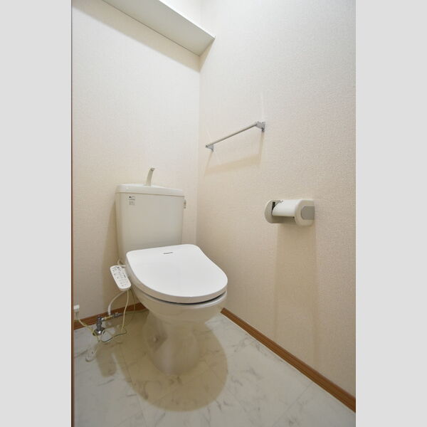 トイレ (トイレ)