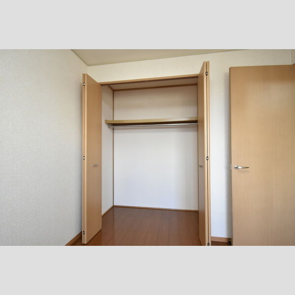収納 (洋室②　クローゼット)