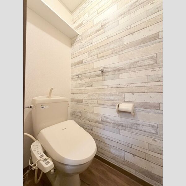 トイレ (トイレ)