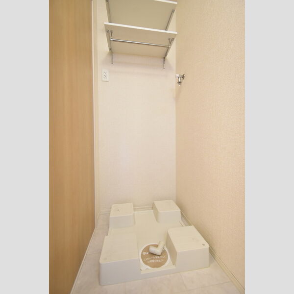 洗面所 (洗濯機置場)