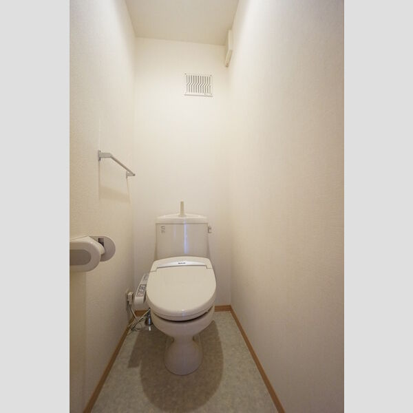 トイレ (トイレ)