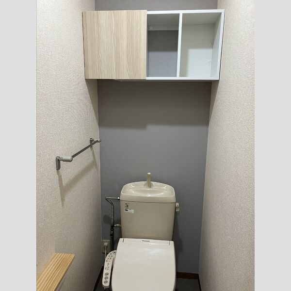 トイレ (トイレ)