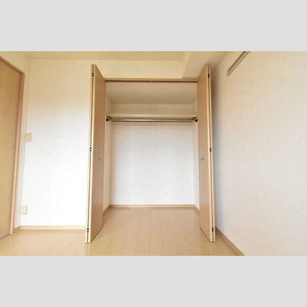 収納 (洋室①　クローゼット)