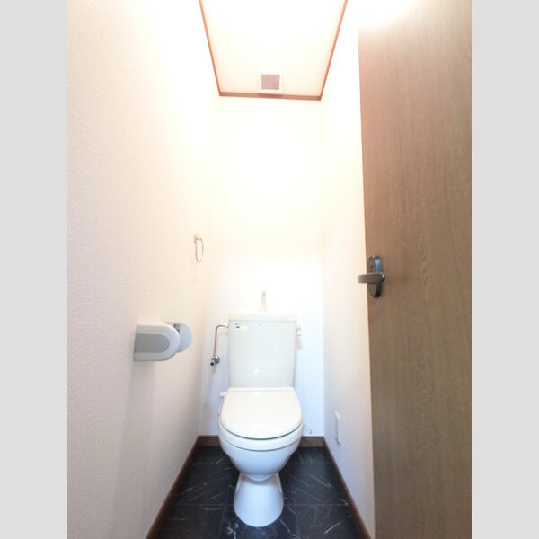 トイレ (トイレ)