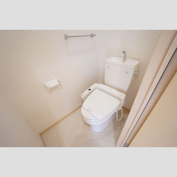 トイレ (温水洗浄暖房便座)