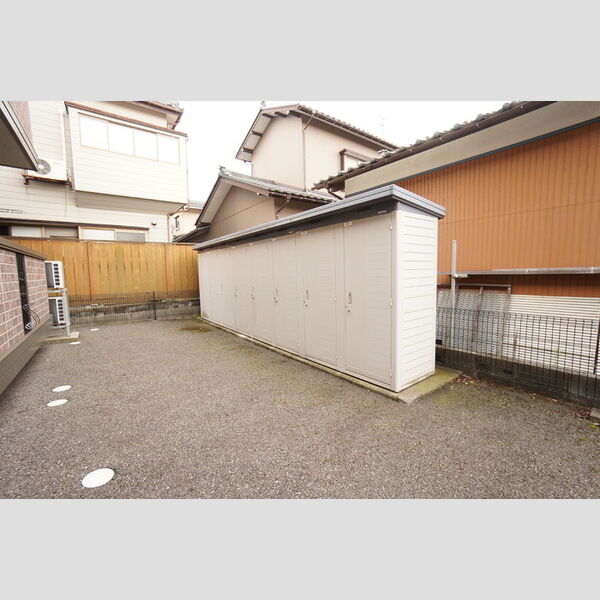 その他設備 (外部物置)