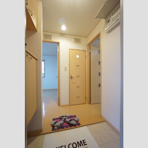 玄関 (玄関スペース)