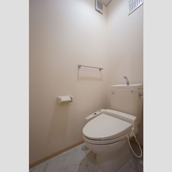 トイレ (トイレ(温水洗浄暖房便座つき))
