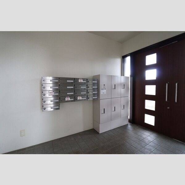 エントランス (集合ポスト・宅配ボックス)