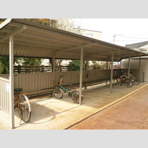 現地周辺 (駐輪場)