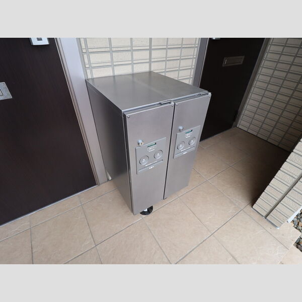 エントランス (物置)