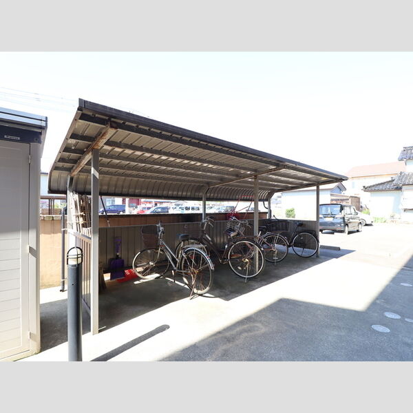 現地周辺 (駐輪場)