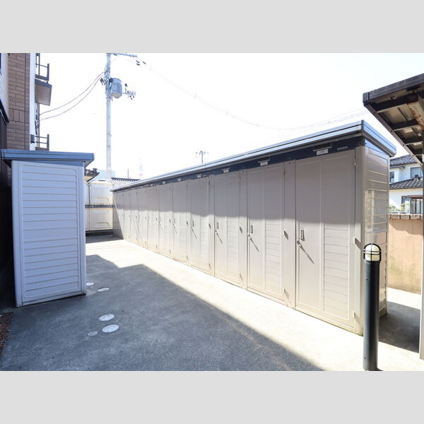 現地周辺 (物置)