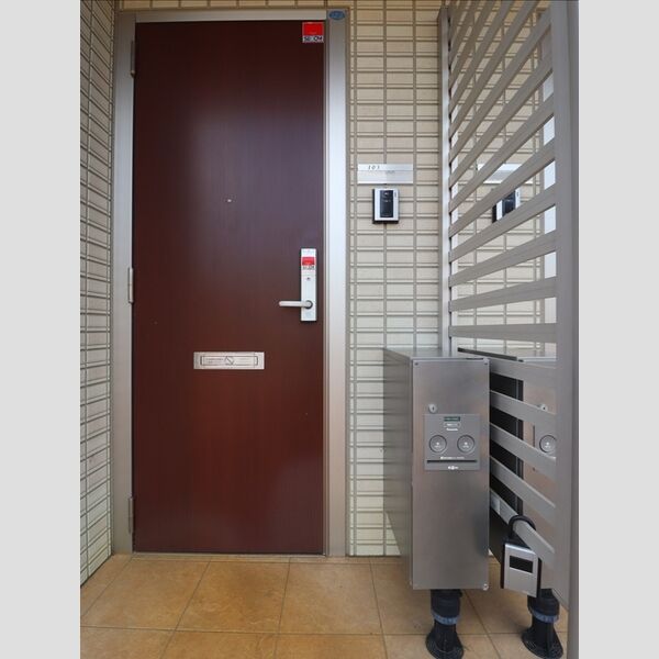 エントランス (宅配ボックス)