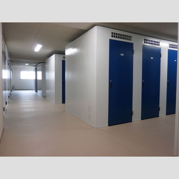 現地周辺 (屋内物置)