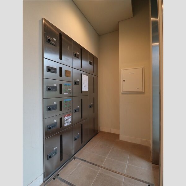 エントランス (宅配ボックス)