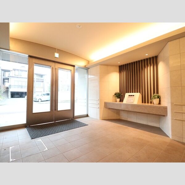 エントランス (エントランス)