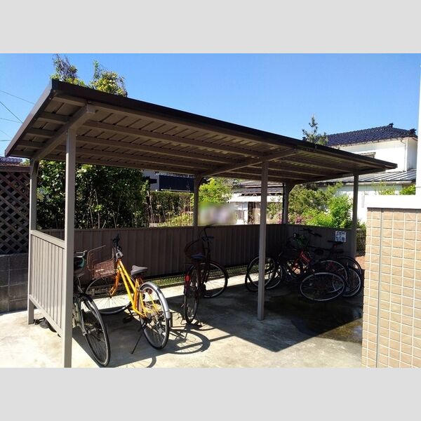 現地周辺 (駐輪場)